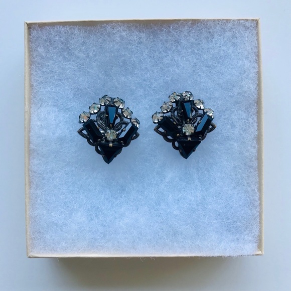 Vintage Czechoslovakia Black Glass Art Deco Screw-Back Earrings - Picture 3 of 6